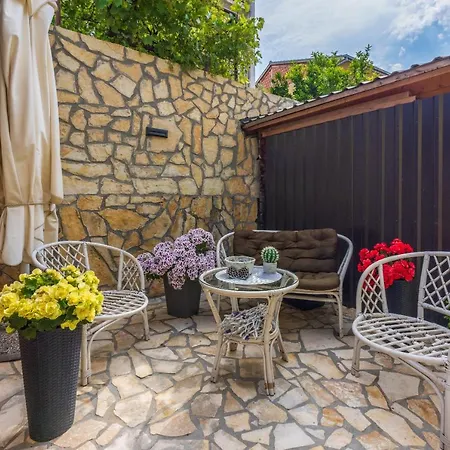 Apartmani Ana Dramalj Exterior foto