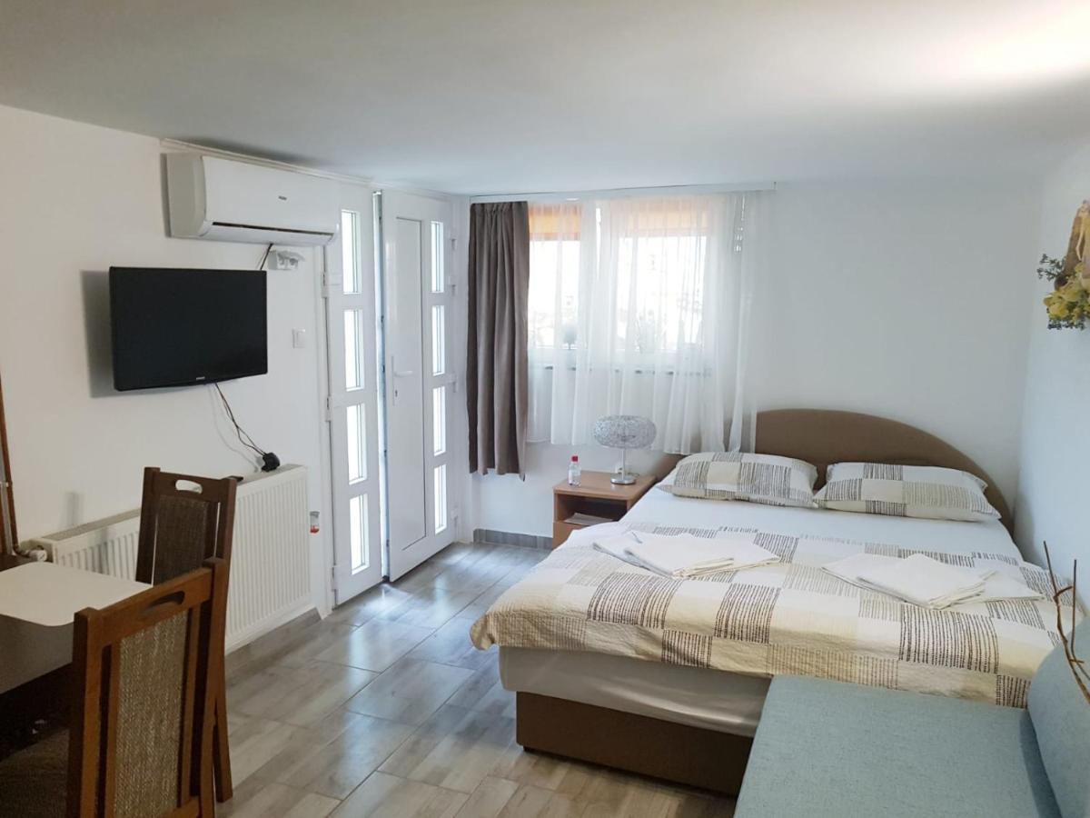 Apartment Ana *